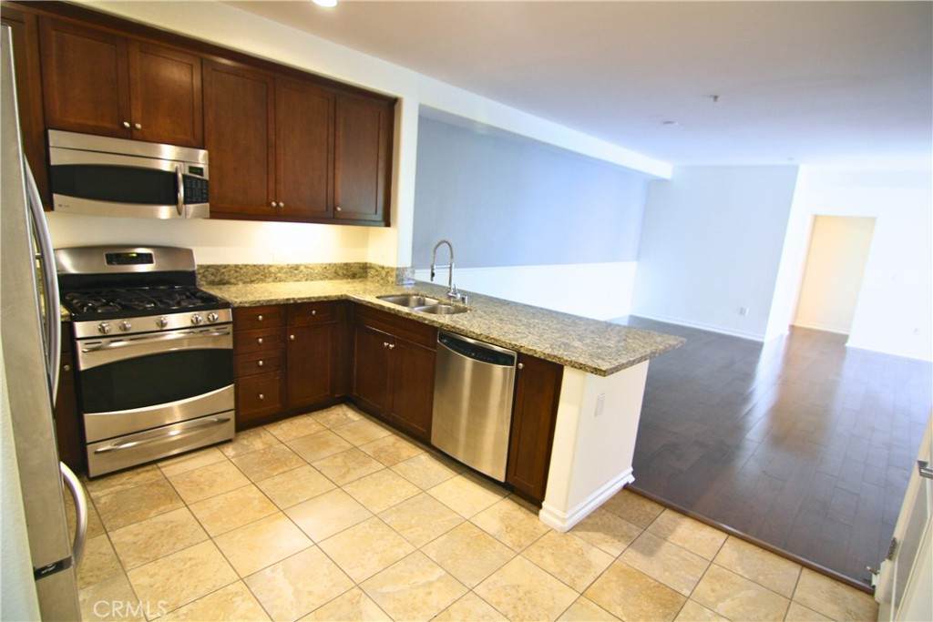 629 Traction Avenue - Photo 1