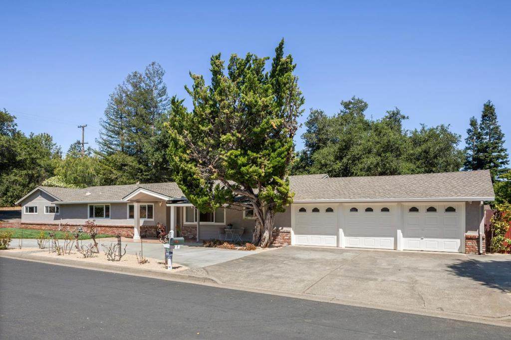 880 Moana Court - Photo 1
