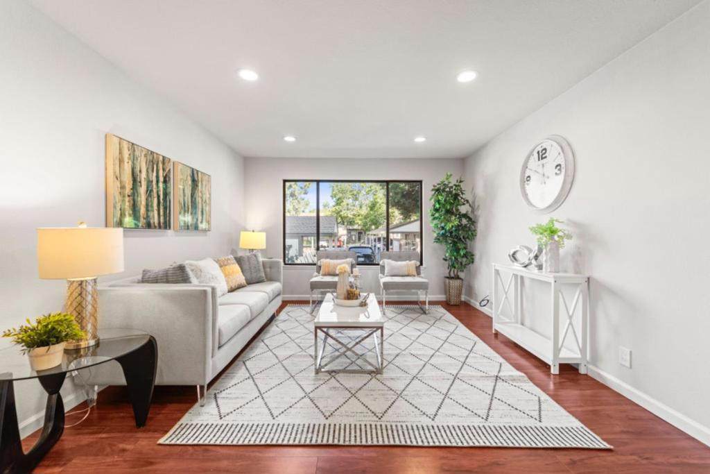 231 Galano Plaza - Photo 1