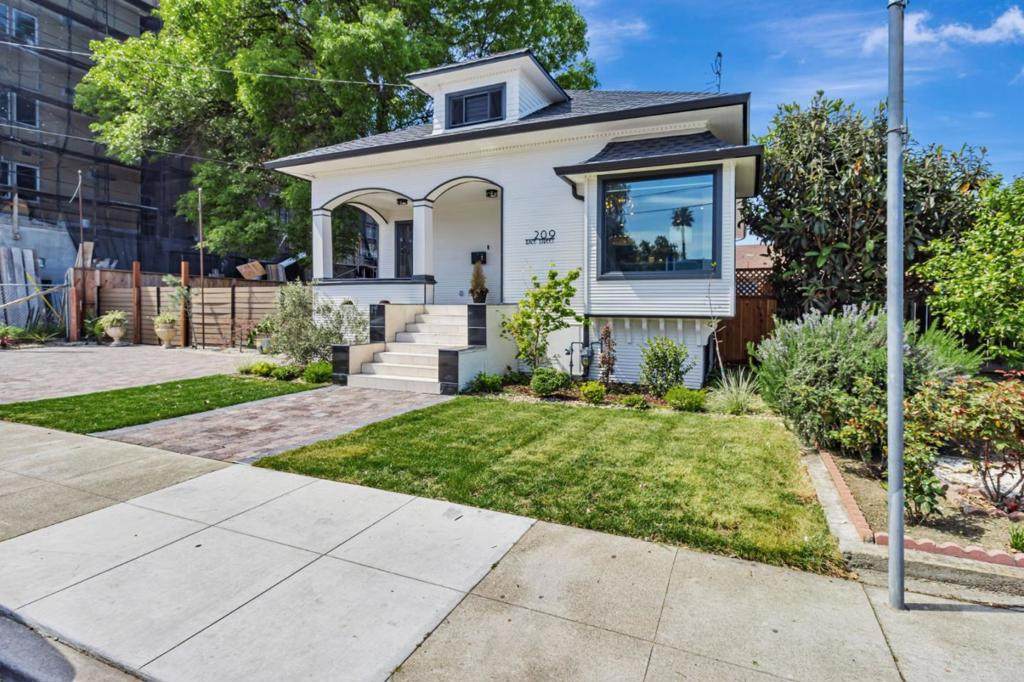 209 Race Street - Photo 1