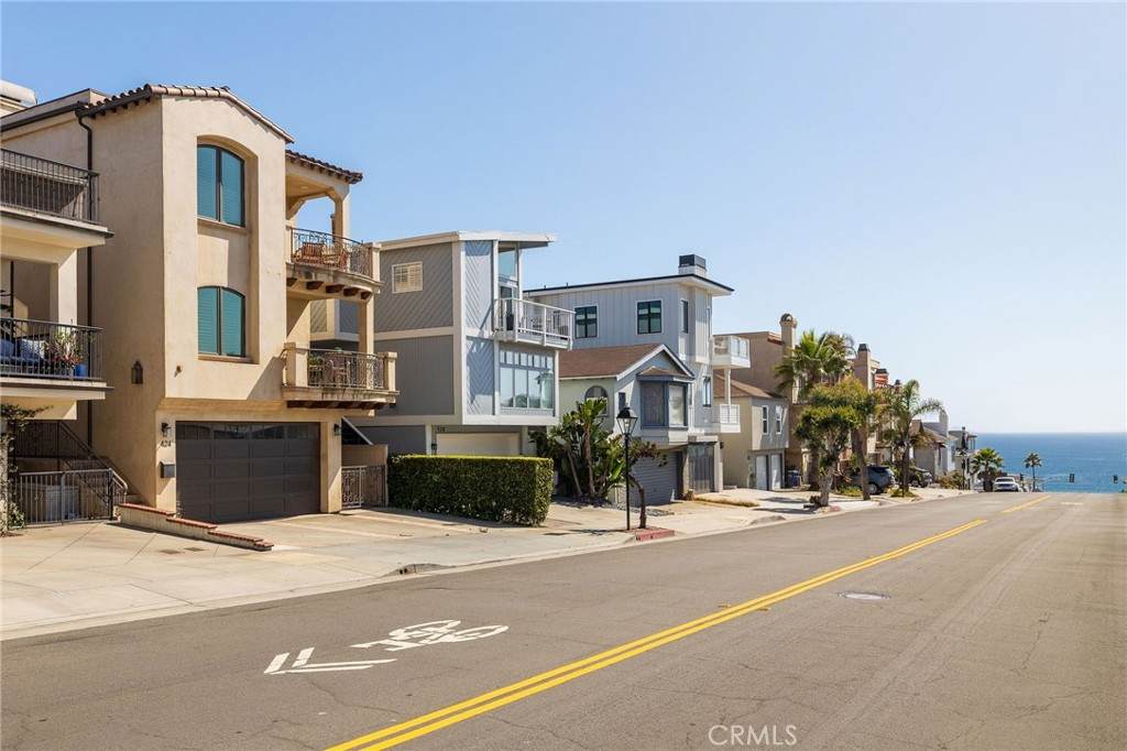 424 Marine Avenue - Photo 1