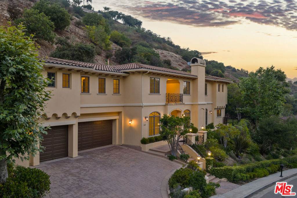 3697 Benedict Canyon Lane - Photo 1
