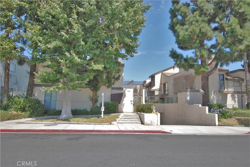 746 Eucalyptus Avenue - Photo 1