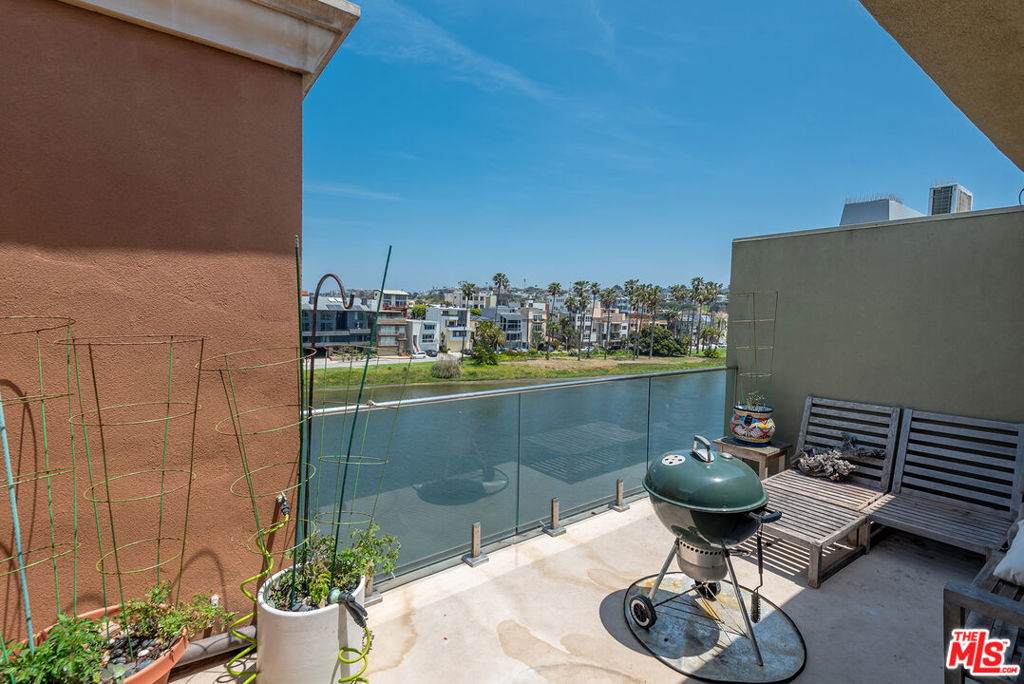 6400 Pacific Avenue - Photo 1