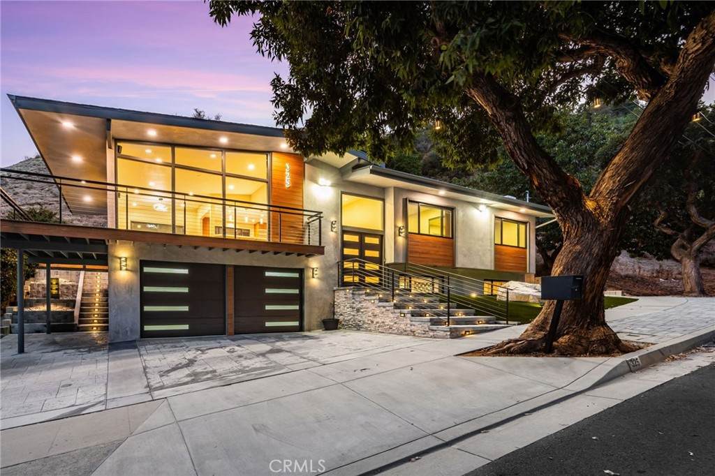 325 Madison Avenue - Photo 1