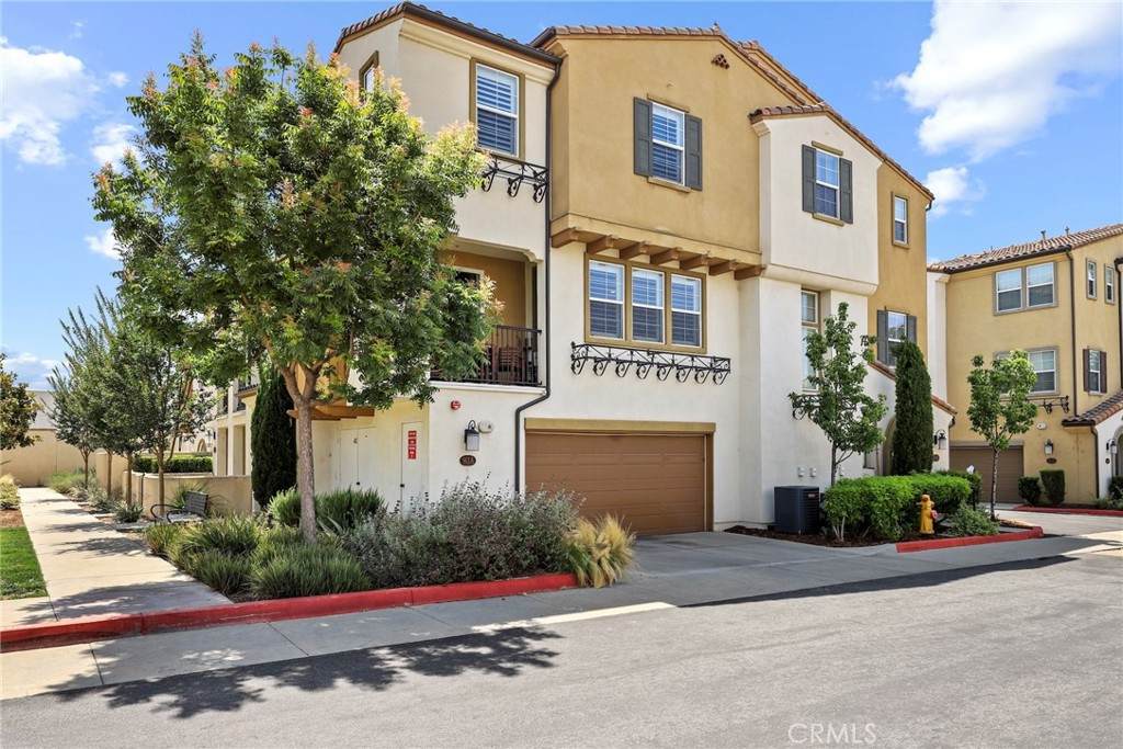 911 Santa Fe Avenue - Photo 1