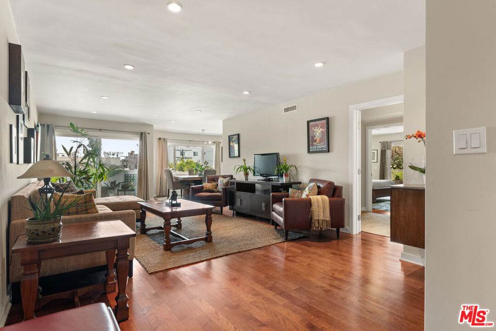 811 Bedford Street - Photo 1