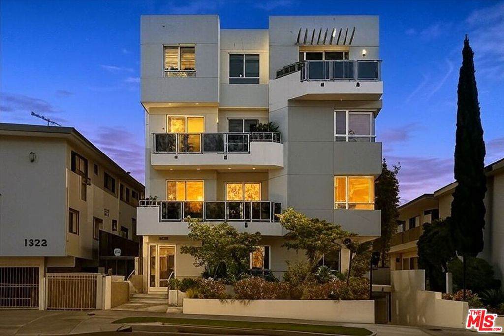 1326 Centinela Avenue - Photo 1