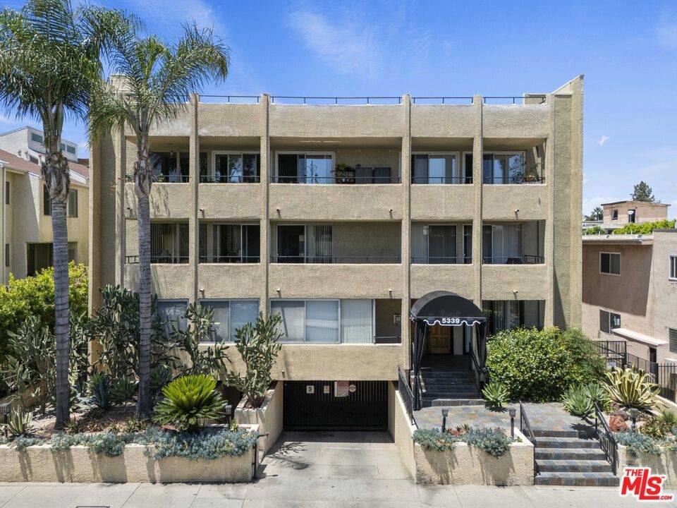 5339 Newcastle Avenue - Photo 1