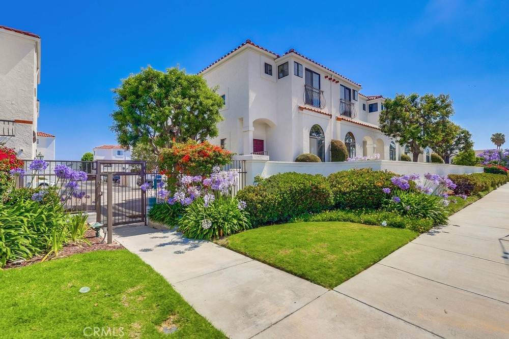 539 220th Street - Photo 1