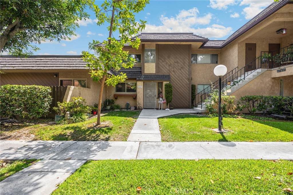 1024 Las Lomas Drive - Photo 1