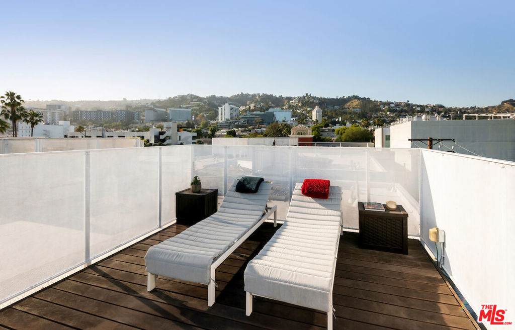 1030 Kings Road - Photo 1