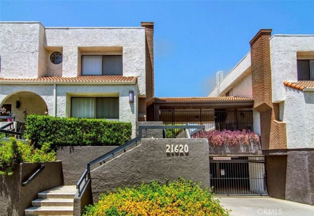 21620 Burbank Boulevard - Photo 1