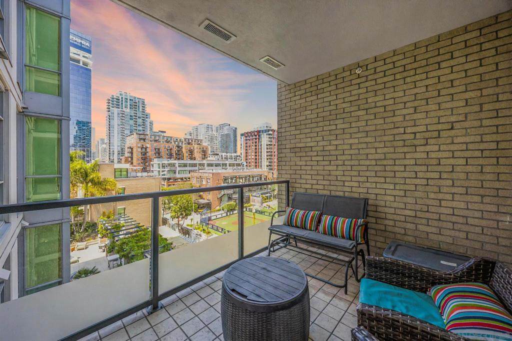 325 7Th Ave - Photo 1