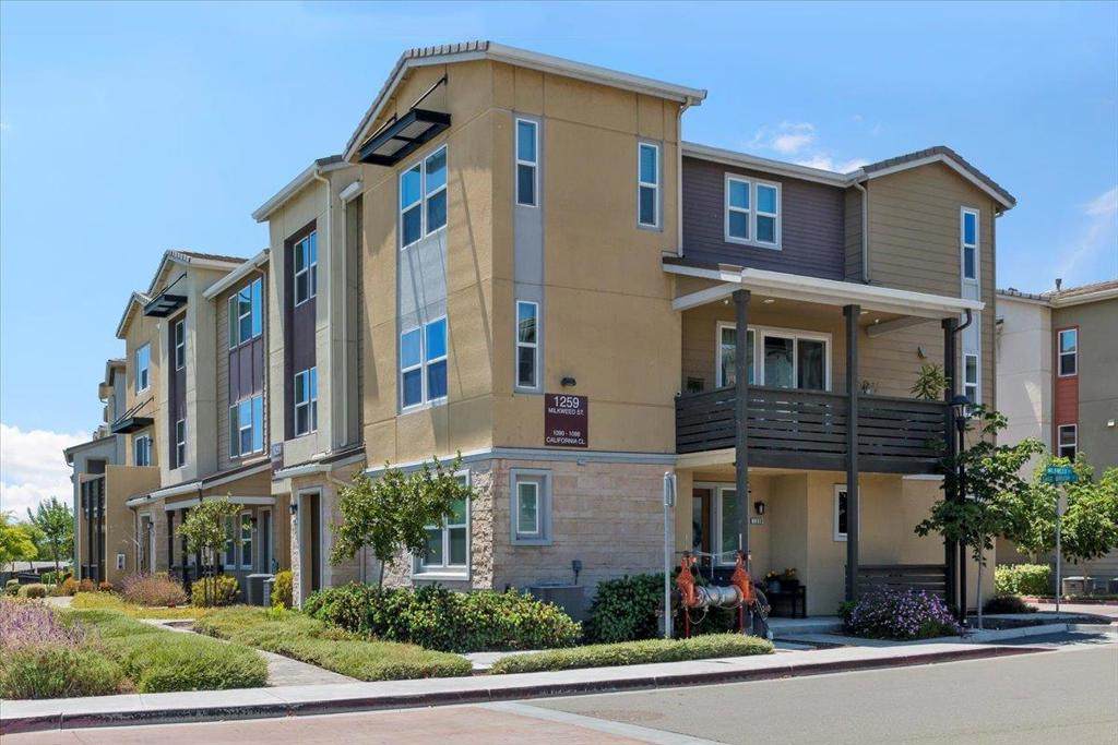 1090 California Circle - Photo 1