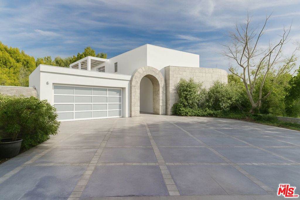 1111 Bel Air Place - Photo 1