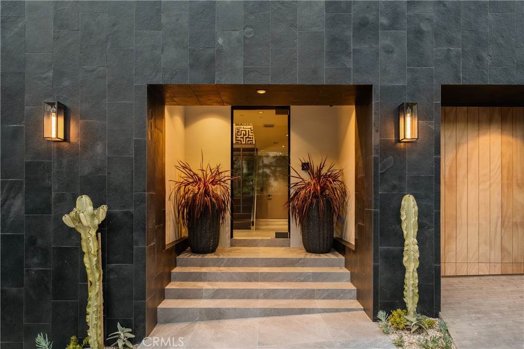 1955 Curson Place - Photo 1