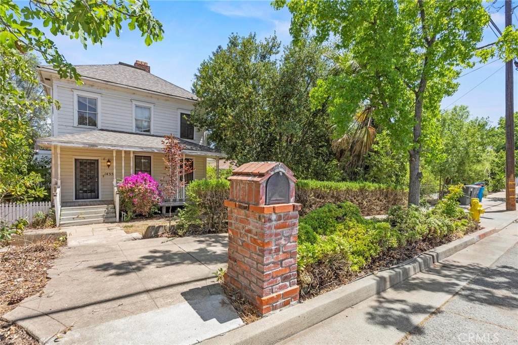 1435 Bridge Street - Photo 1
