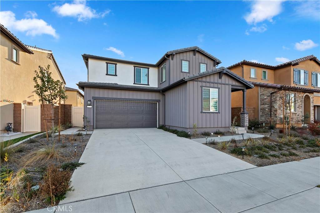 2275 Melogold Way - Photo 1