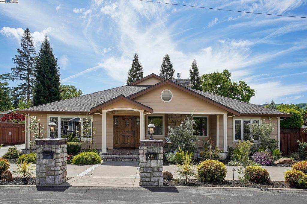 221 El Sobrante Dr - Photo 1