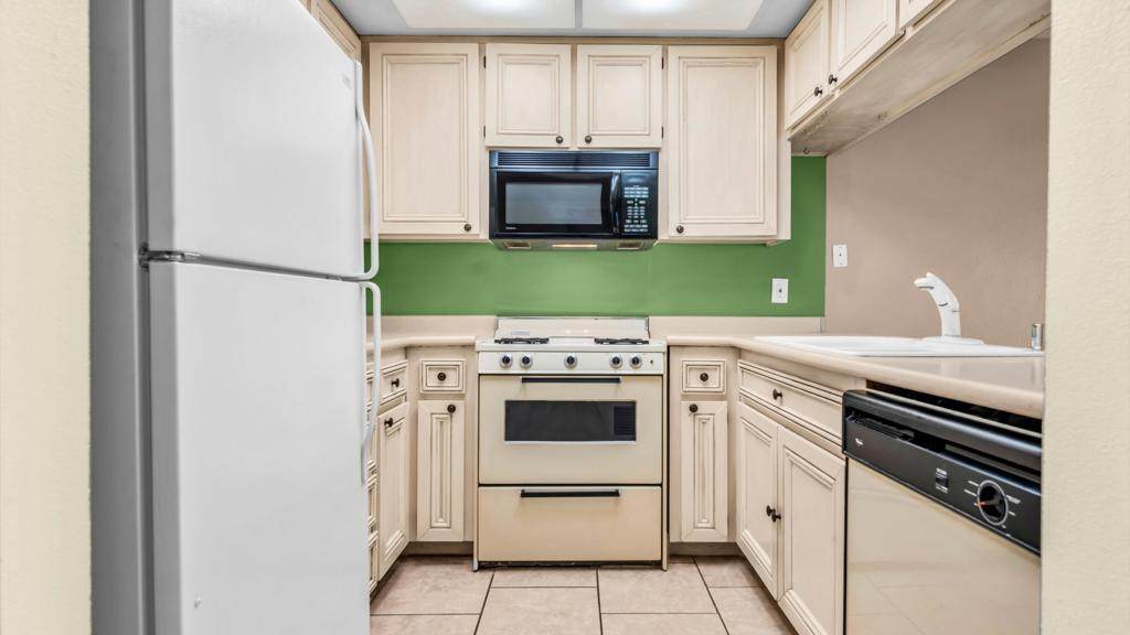 44 Lakeview Circle - Photo 1