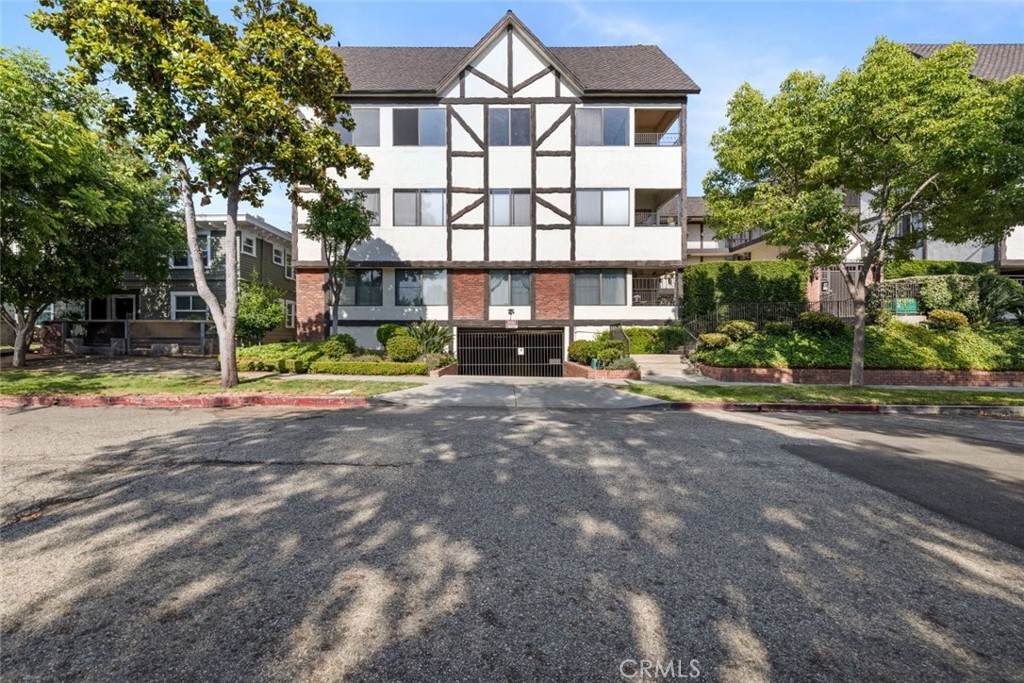 234 Kenwood Street - Photo 1