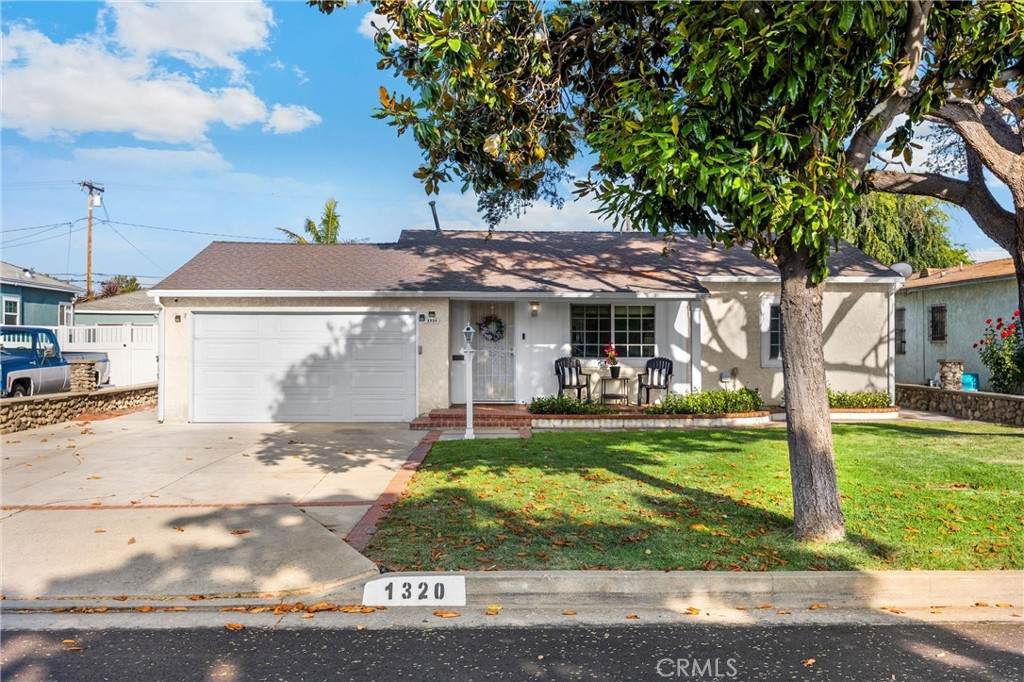 1320 Carob Way - Photo 1