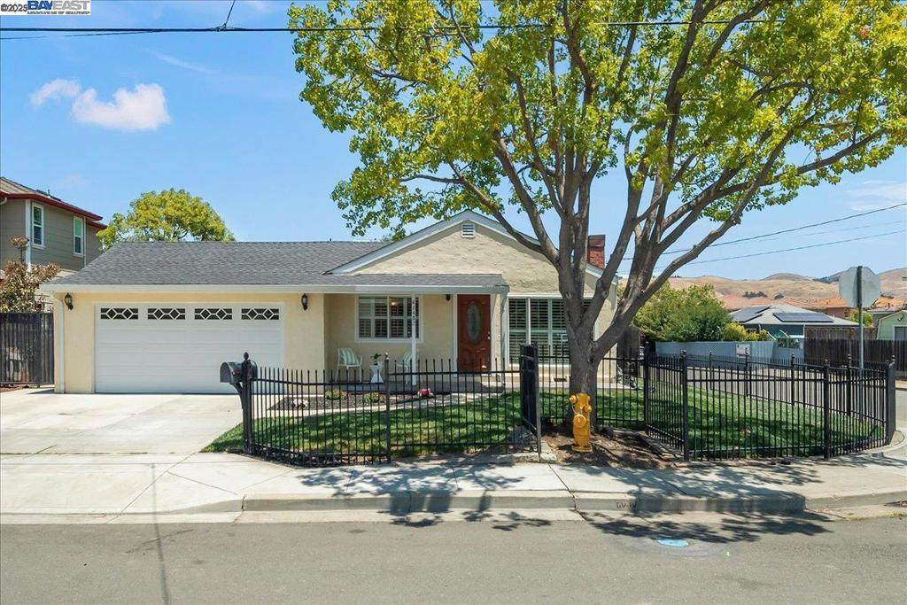 41482 Beatrice St - Photo 1