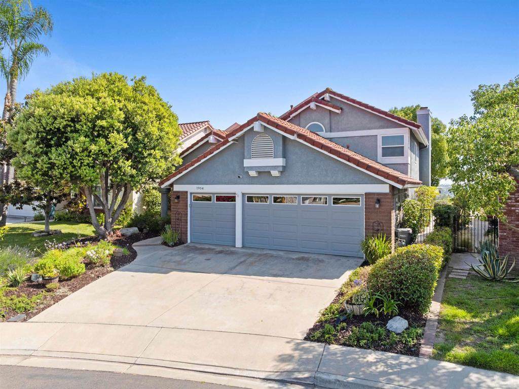 1954 Vineyard Avenue - Photo 1