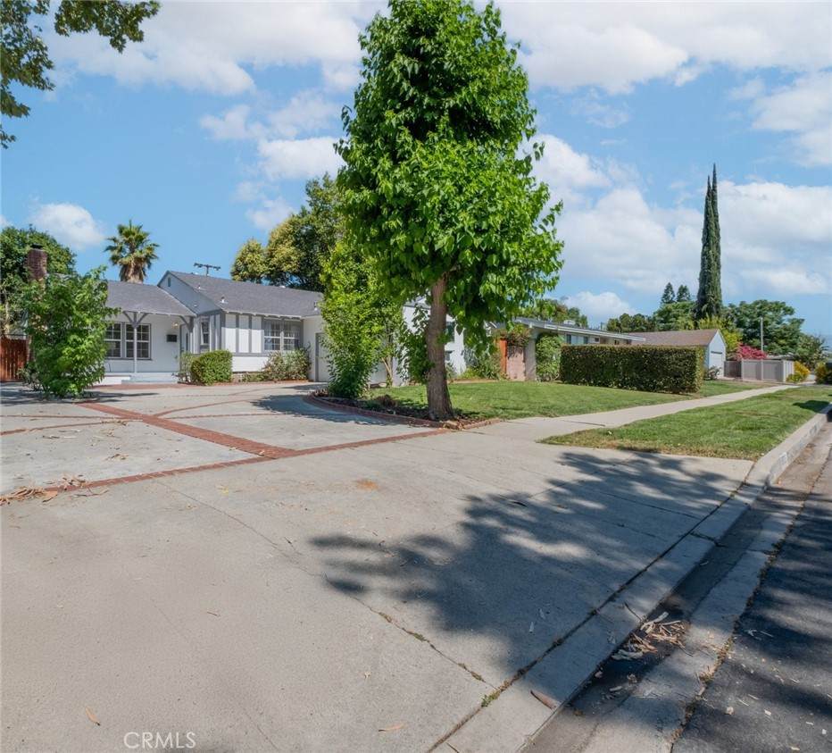 6535 Comanche Avenue - Photo 1