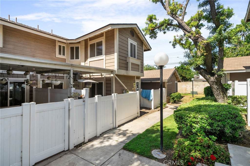 1650 Campus Avenue - Photo 1