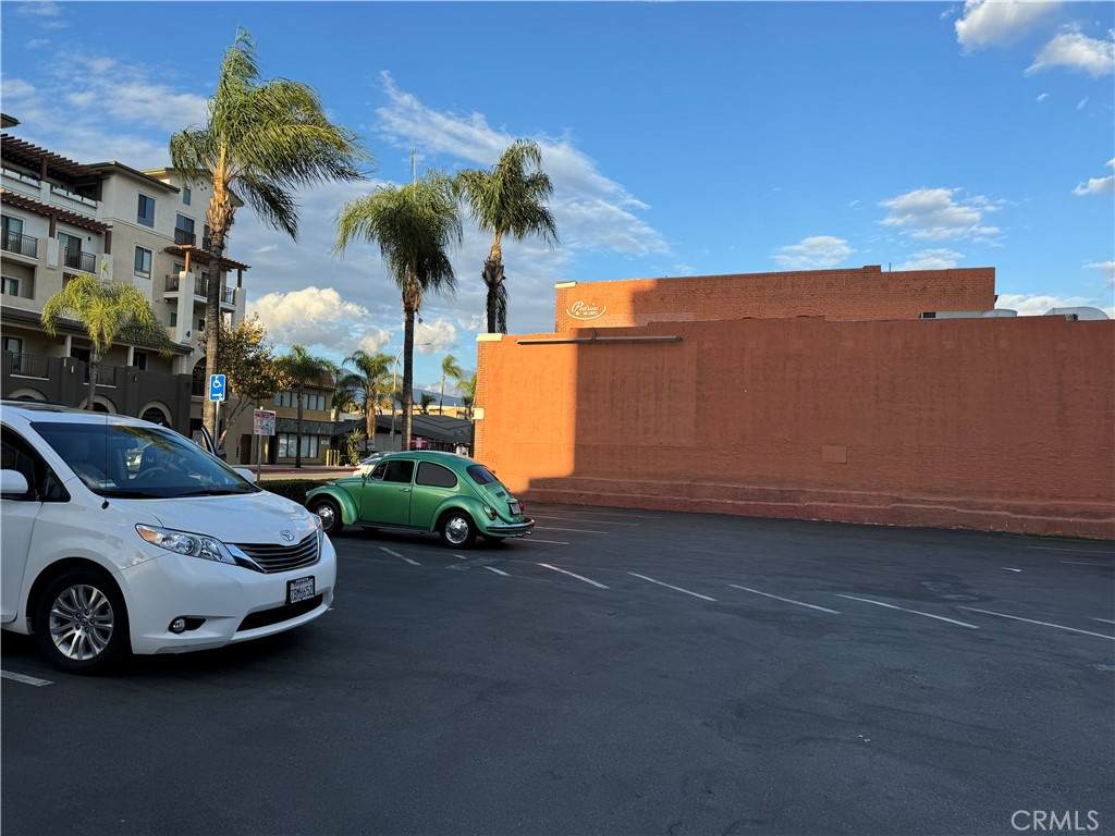 https://bt-photos.global.ssl.fastly.net/socal/orig_boomver_1_374652283-2.jpg