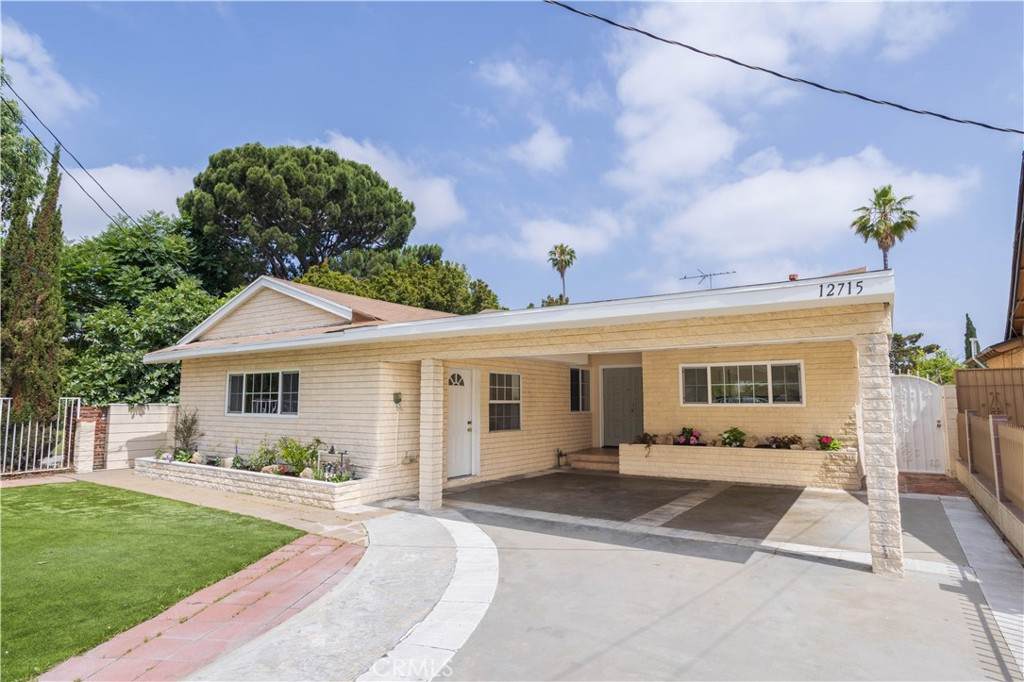 12715 Hart St - Photo 1