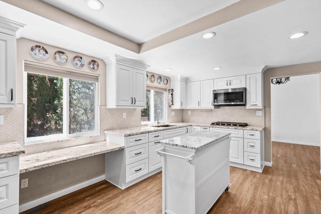 8885 Burkshire Pl - Photo 1