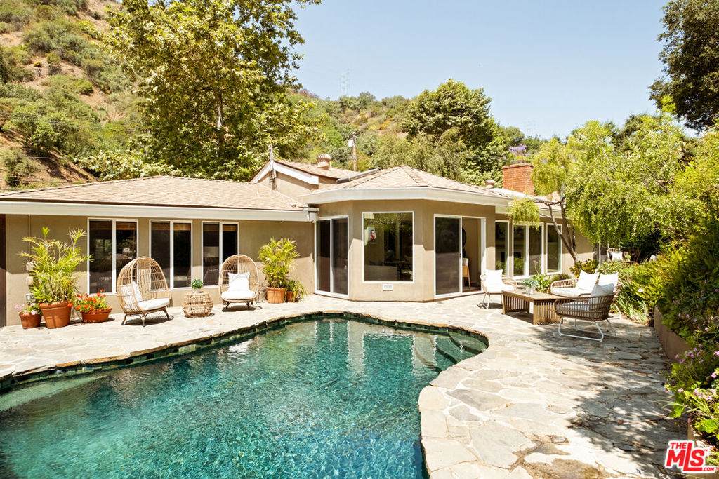 3588 Mandeville Canyon Road - Photo 1