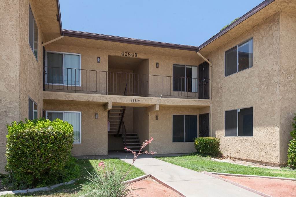 42849 15th Street - Photo 1