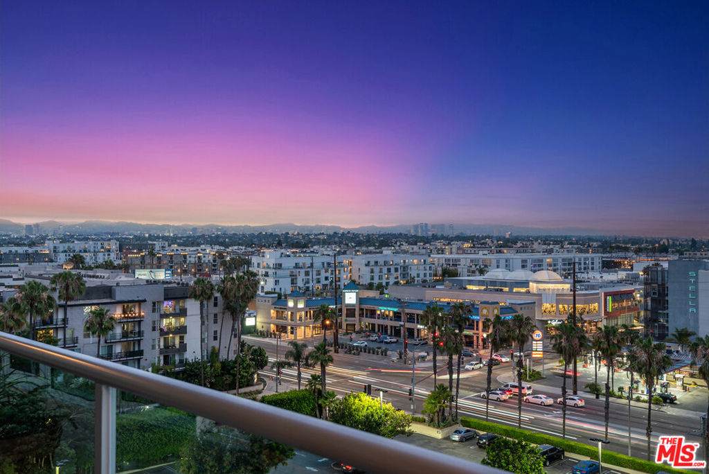 13600 Marina Pointe Drive - Photo 1