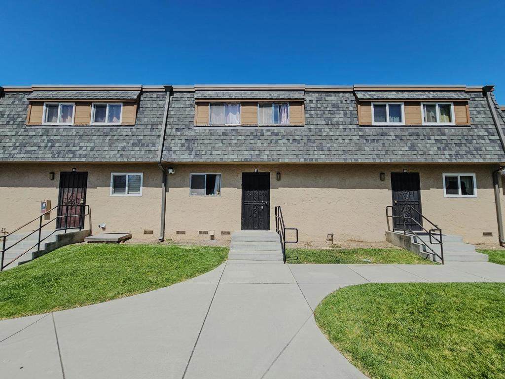 2925 Florence Avenue - Photo 1