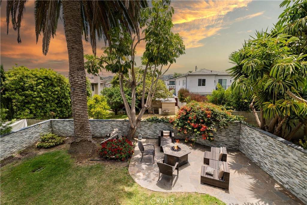 1036 Palos Verdes Boulevard - Photo 1