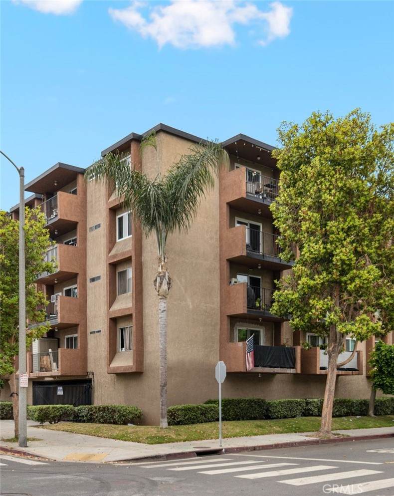 460 Golden Avenue - Photo 1