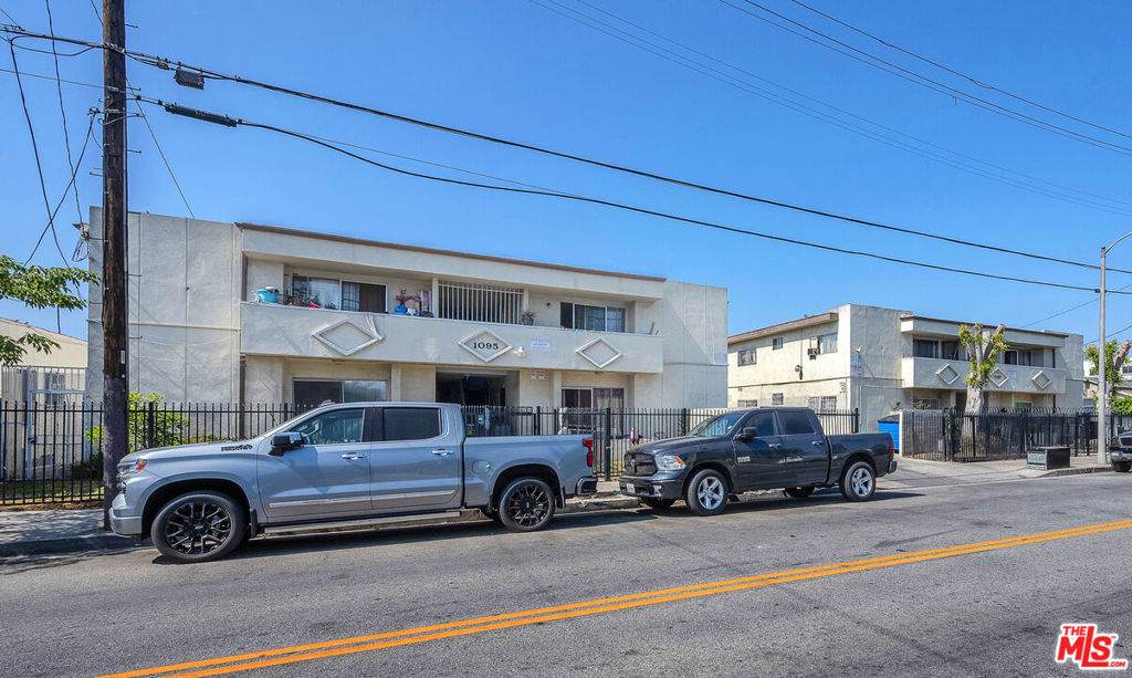 1095 39th Street - Photo 1