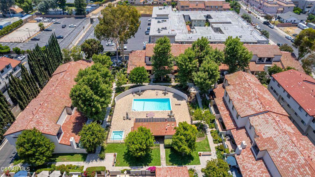 18220 Oxnard Street - Photo 1