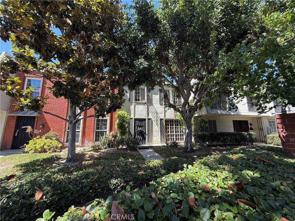1800 Gramercy Avenue - Photo 1