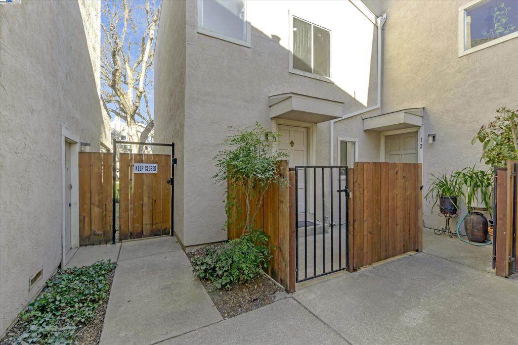 1896 San Vincente Dr - Photo 1