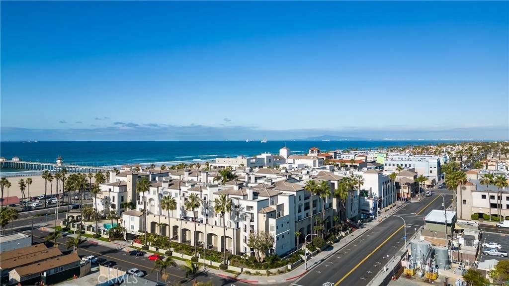 200 Pacific Coast Highway - Photo 1