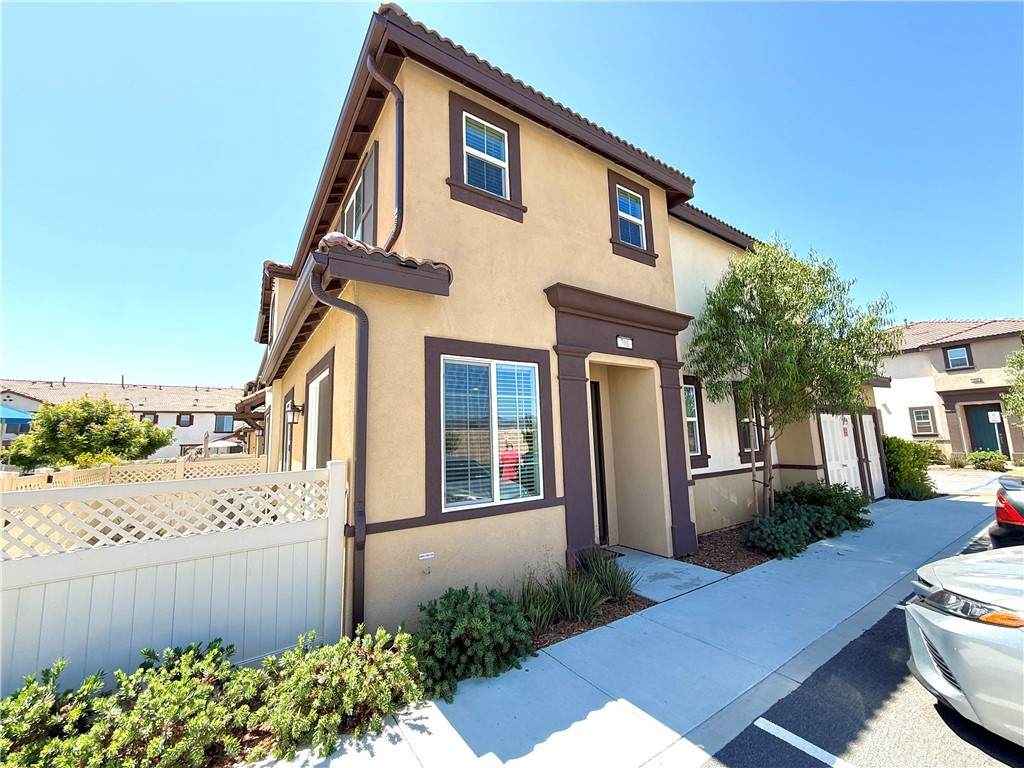 41984 Retsina St - Photo 1