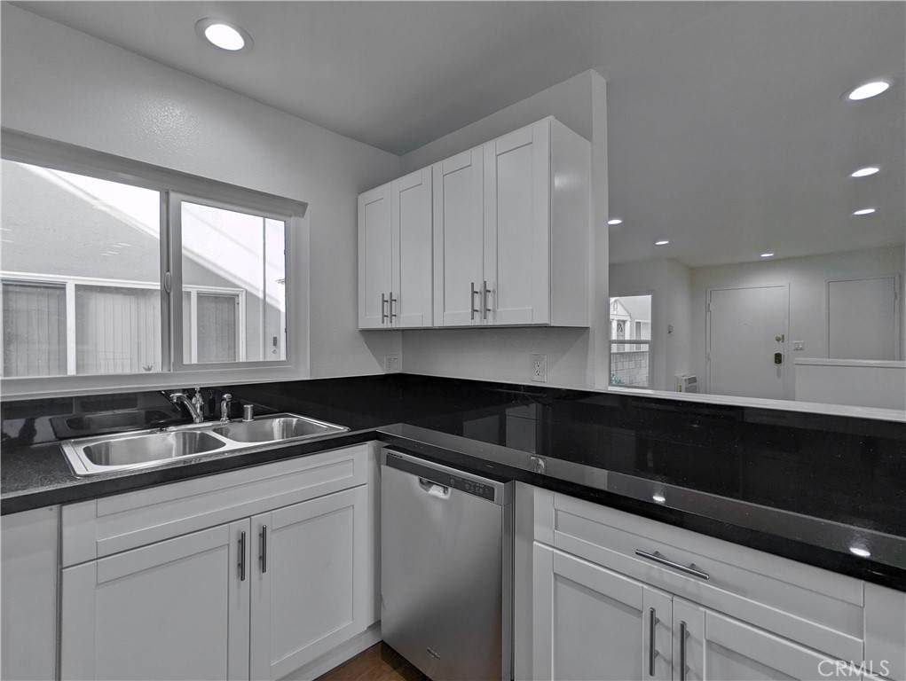 1159 Linden Avenue - Photo 1