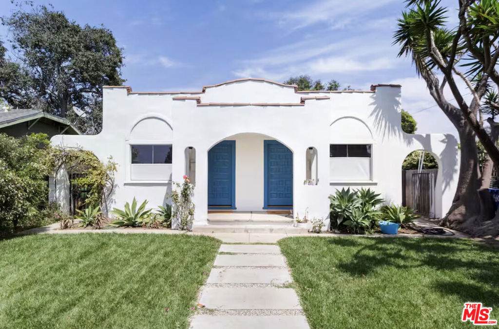 2458 Glencoe Avenue - Photo 1