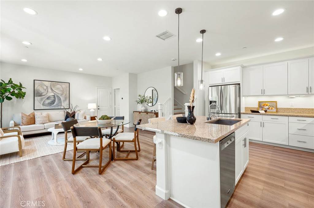 906 El Paseo - Photo 1