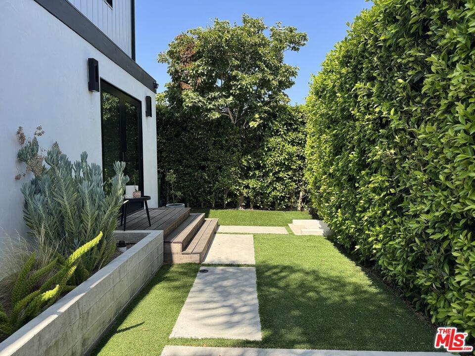 1136 Van Buren Ave - Photo 1